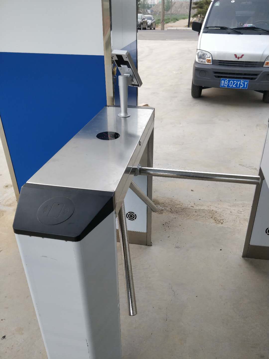 青島市北倉庫三輥閘市南人員通道三輥閘城陽超市門禁三輥閘