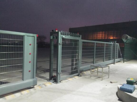 太原飛機場懸浮門案例 - 中出網(wǎng)-智能出入口與停車充電門戶