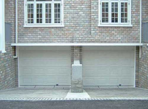 電動(dòng)車庫(kù)門(mén)