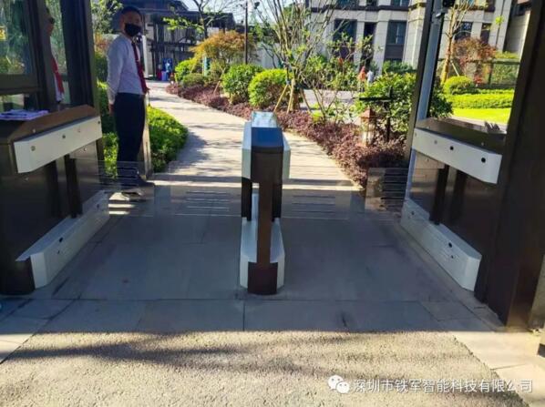 江蘇省淮安市——淮安院子二期應(yīng)用鐵軍智能烤漆擺閘