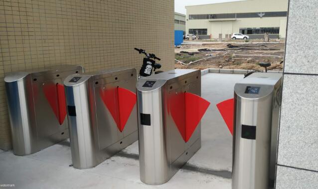 偉創(chuàng)集團(tuán)斜面圓弧翼閘案例 - 中出網(wǎng)-智能出入口與停車(chē)充電門(mén)戶(hù)