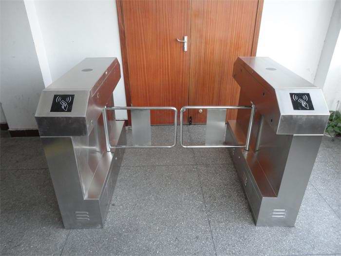 鐵路黃臺(tái)貨場(chǎng)通道閘案例 - 中出網(wǎng)-智能出入口與停車充電門戶