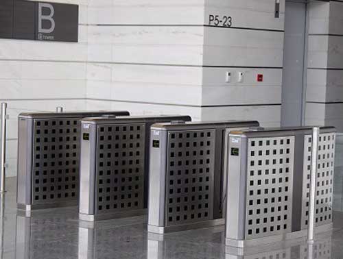 北京富力愛丁堡通道閘案例 - 中出網(wǎng)-智能出入口與停車充電門戶