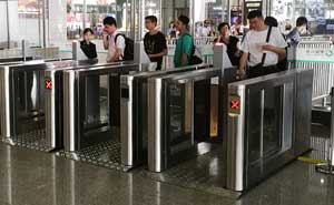 南京南站通道閘案例