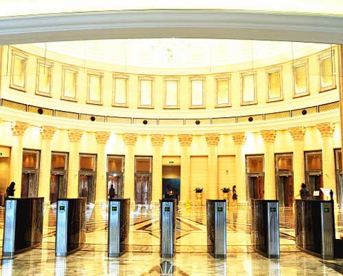 中國(guó)平安金融大廈通道閘案例 - 中出網(wǎng)-智能出入口與停車充電門戶