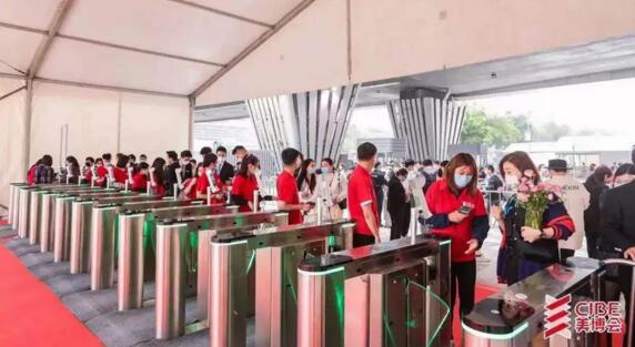 “雙子星”鎮(zhèn)守，刷臉逛展“快準(zhǔn)美”