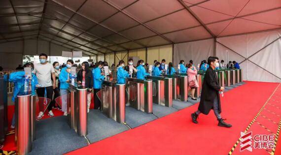 “雙子星”鎮(zhèn)守，刷臉逛展“快準(zhǔn)美”