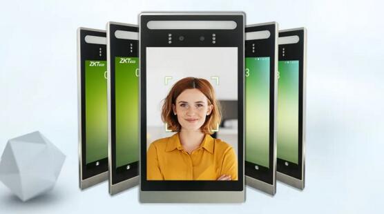 8寸大屏，視野開闊更高清