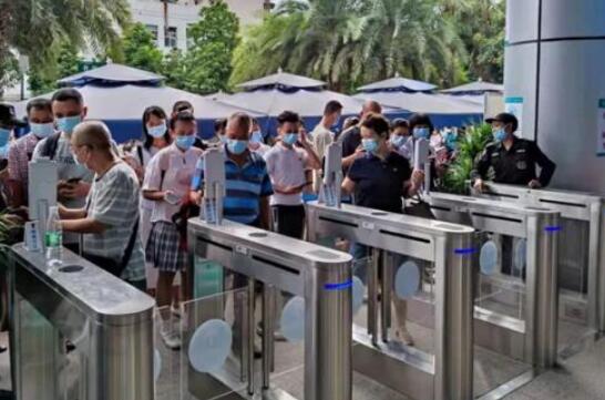 “測(cè)溫+驗(yàn)碼+身份驗(yàn)證”一步搞定，熵基科技打造醫(yī)院無(wú)感通行體驗(yàn)