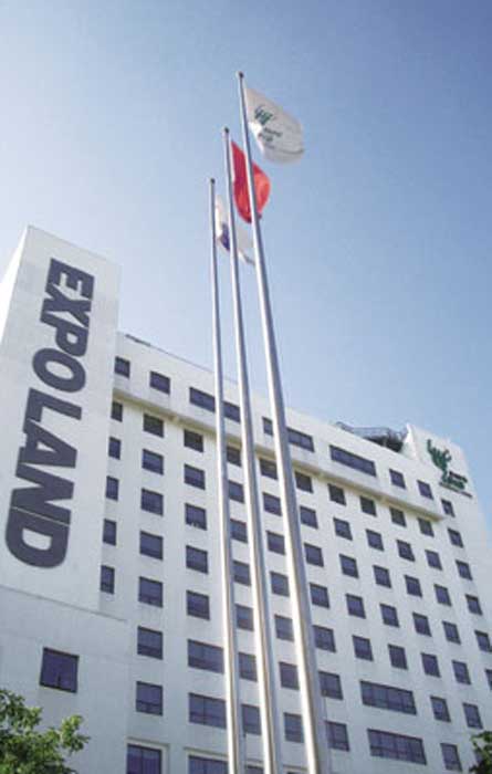 不銹鋼內(nèi)置式360°順風定位旗桿