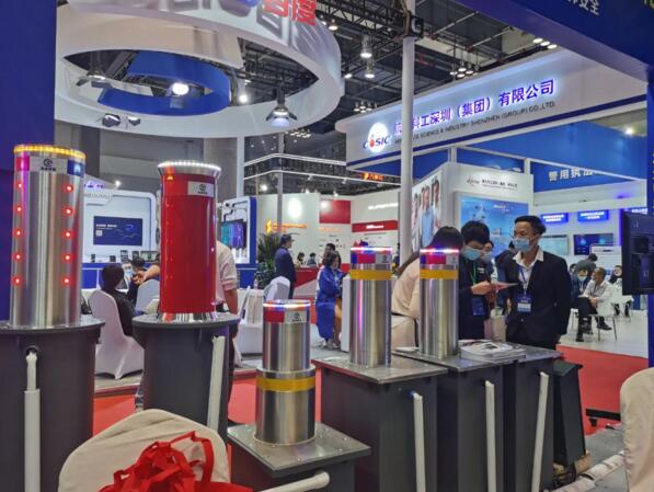 展會(huì)中新老客戶深入了解高壘品牌