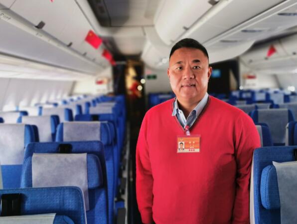 住粵全國(guó)政協(xié)委員、佳都科技集團(tuán)董事長(zhǎng)劉偉今日踏上了奔赴北京的路程