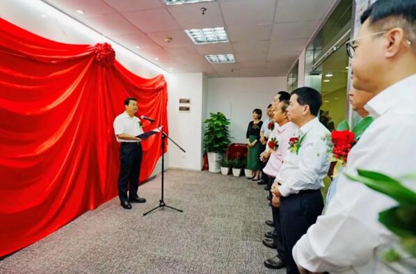 聯(lián)合會會長、廣藥集團黨委書記、董事長李楚源致辭