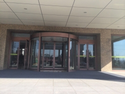 大連武警部隊(duì)兩翼自動(dòng)旋轉(zhuǎn)門案例 - 中出網(wǎng)-智能出入口與停車充電門戶