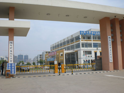 煙臺工程報業(yè)技術學院南門道閘案例 - 中出網-智能出入口與停車充電門戶