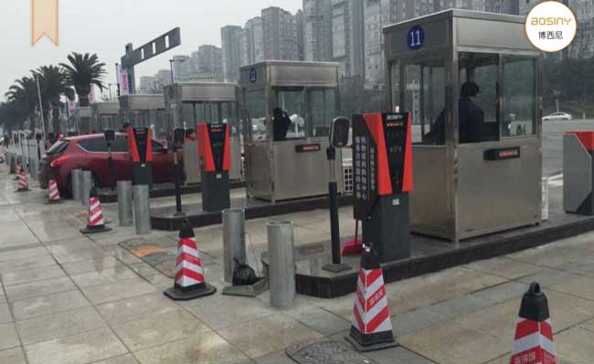 成都香港蛟龍集團(tuán)海濱城購物中心車牌識別系統(tǒng)案例 - 中出網(wǎng)-智能出入口與停車充電門戶