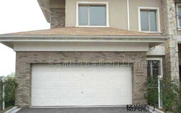 翻板車庫門 - 遙控翻板電動(dòng)車庫門