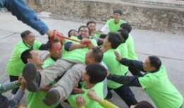 公司全體員工開展戶外拓展活動