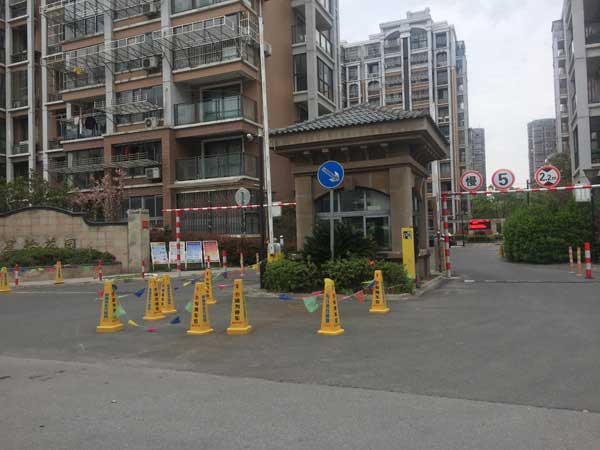 江蘇星怡花園道閘案例 - 中出網(wǎng)-智能出入口與停車(chē)充電門(mén)戶(hù)