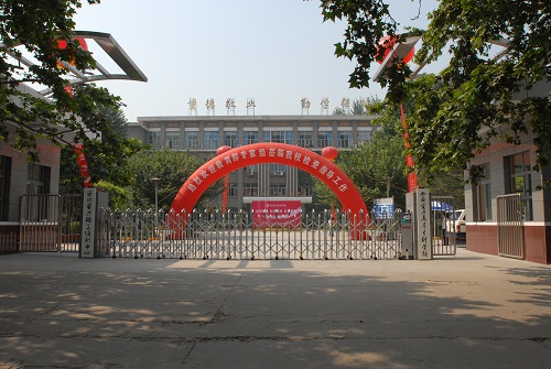 西安電力高等?？茖W(xué)校停車場(chǎng)系統(tǒng)案例 - 中出網(wǎng)-智能出入口與停車充電門戶