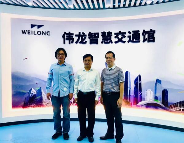 廣州黃埔區(qū)常務(wù)副區(qū)長毛松柏一行蒞臨偉龍科技參觀指導(dǎo)