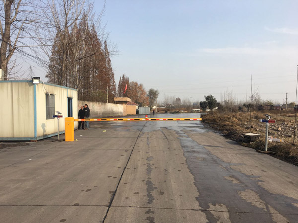 賈汪雙樓港成功安裝徐州出安智能道閘